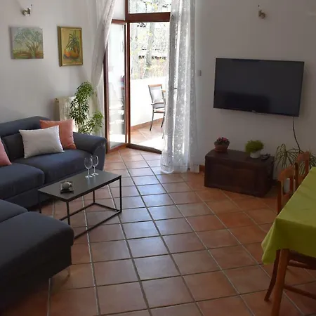 - Apartman Essa *