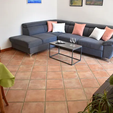 - Apartman Essa