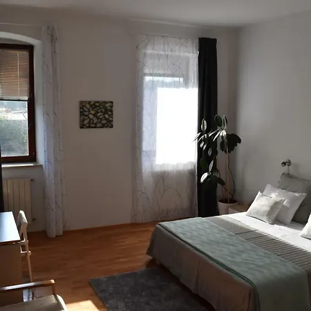 - Apartman Essa Apartment